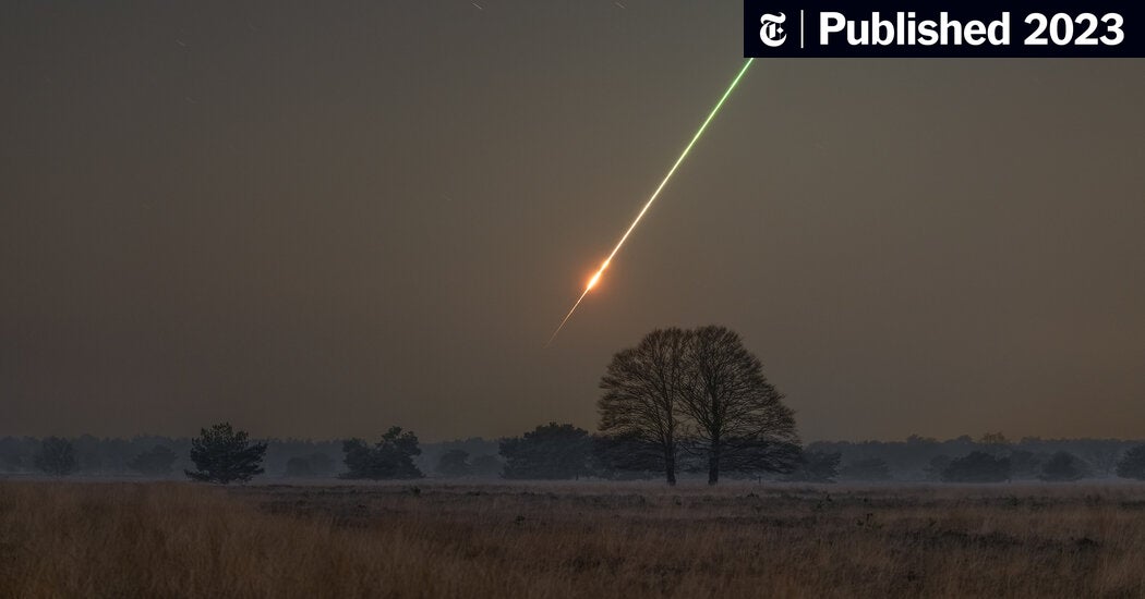 Small Meteorite Triggers Twin Explosions Near Massachusetts Border