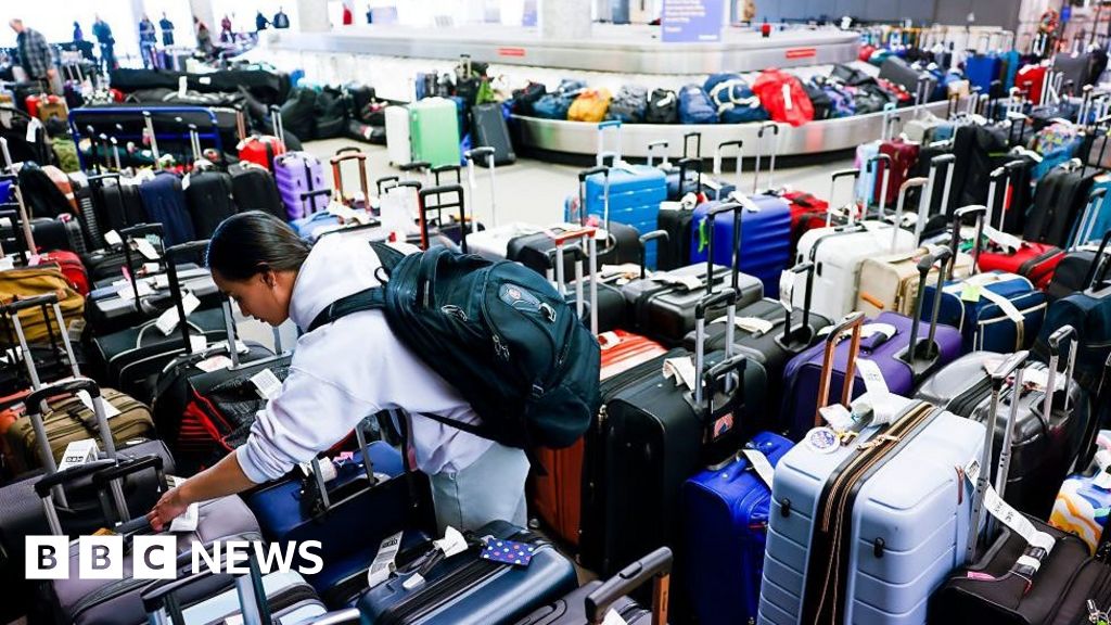 Thousands of Russian Tourists Stranded by Air Anka Flight Cancellations