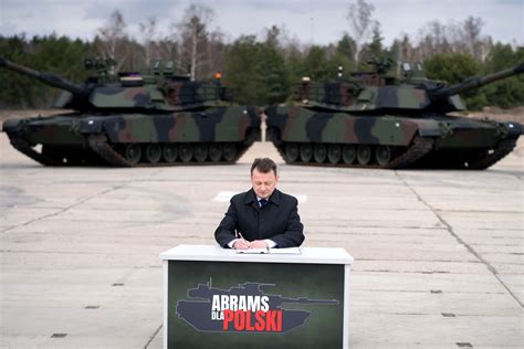 Polish Defense Minister Accuses President of Concealing Ukraine Military Aid